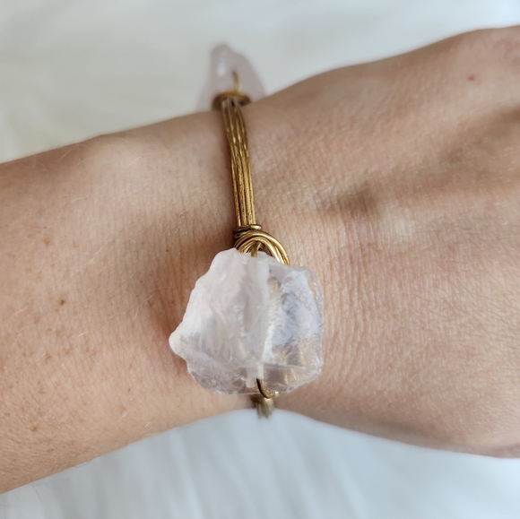 Gold wire wrapped crystal bangle bracelet - Picture 3 of 3